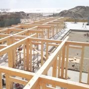 struttura di una casa in legno vista dall'altro